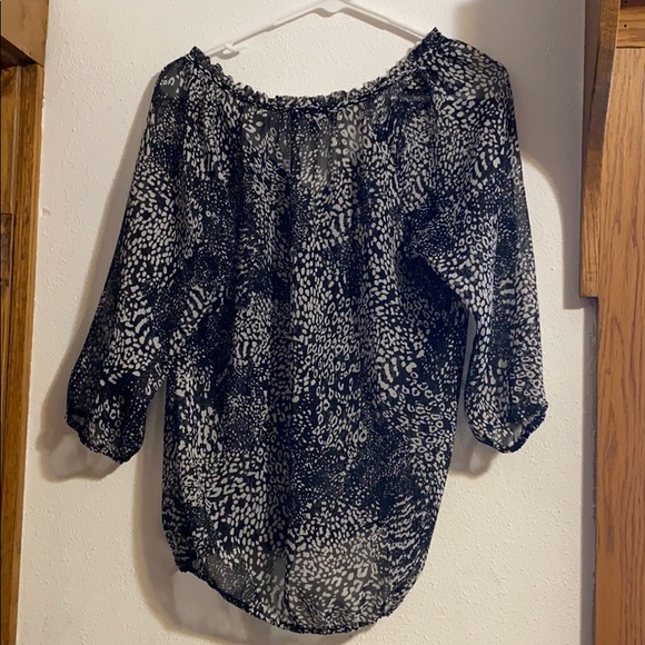 🎈Express Sheer print blouse (167) - Picture 2 of 4